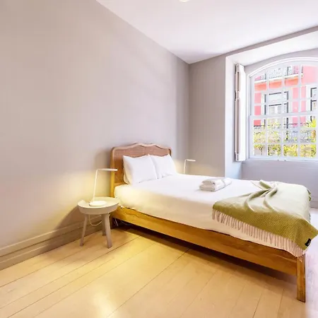דירה Guestready - Newly Renovated Chiado Haven *