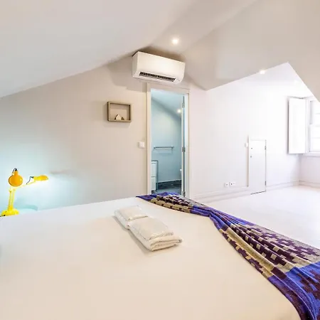 דירה Guestready - Newly Renovated Chiado Haven