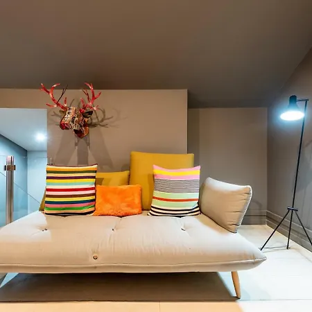 דירה Guestready - Newly Renovated Chiado Haven *