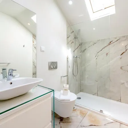 Guestready - Newly Renovated Chiado Haven דירה *