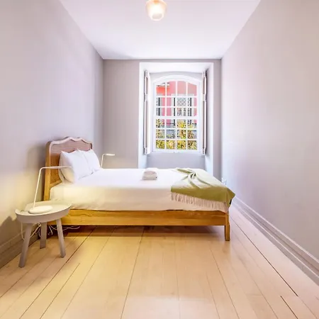 דירה Guestready - Newly Renovated Chiado Haven *