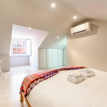 Guestready - Newly Renovated Chiado Haven *