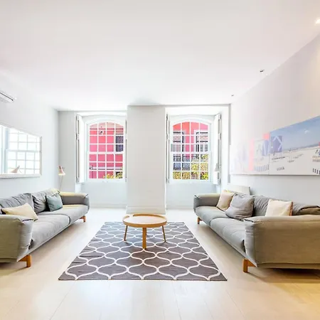 Apartment Guestready - Newly Renovated Chiado Haven