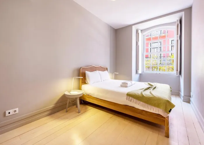 아파트 Guestready - Newly Renovated Chiado Haven *