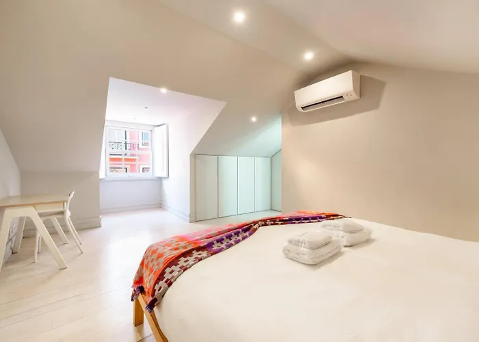 Guestready - Newly Renovated Chiado Haven *