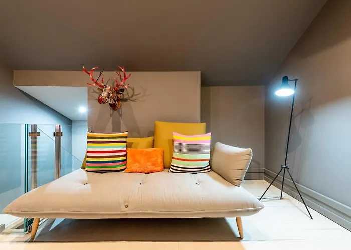 아파트 Guestready - Newly Renovated Chiado Haven *