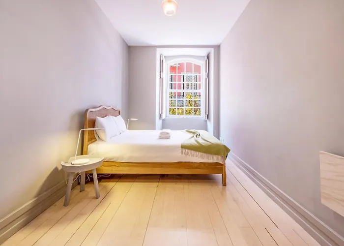 아파트 Guestready - Newly Renovated Chiado Haven *