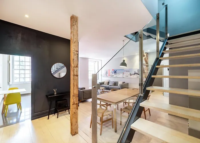 아파트 Guestready - Newly Renovated Chiado Haven *