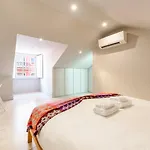 Guestready - Newly Renovated Chiado Haven *
