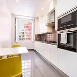 Guestready - Newly Renovated Chiado Haven Apartament